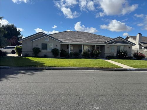 18499 Mountain Meadows, Victorville, CA, 92395 | Card Image