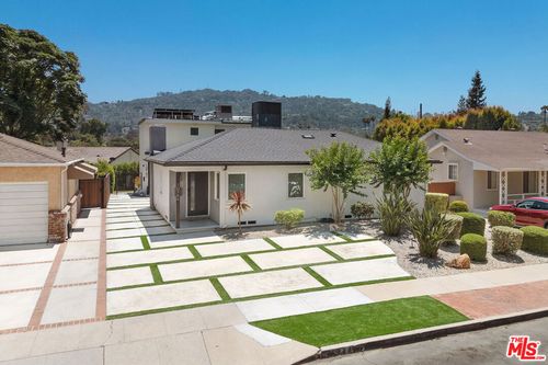 10744 Aqua Vista St, North Hollywood, CA, 91602-3206 | Card Image