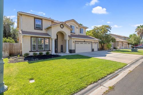 1114 Paradise Dr, Lemoore, CA, 93245-9035 | Card Image