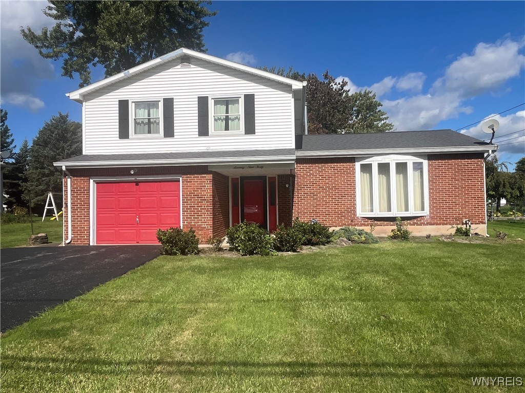 Hickory Ln, Niagara Falls, NY 14304