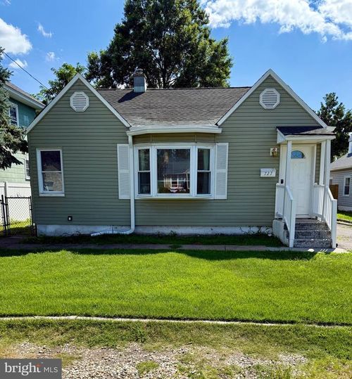 727 Merlin St, BRISTOL, PA, 19007-6403 | Card Image