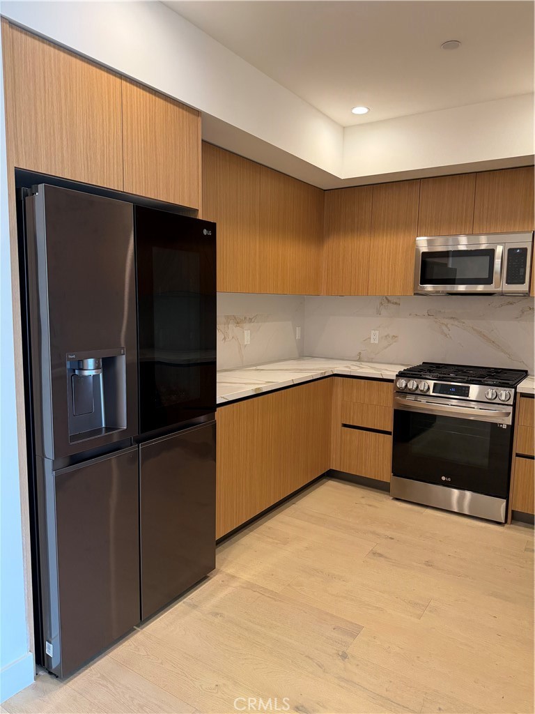 Residential Lease in Los Angeles 3