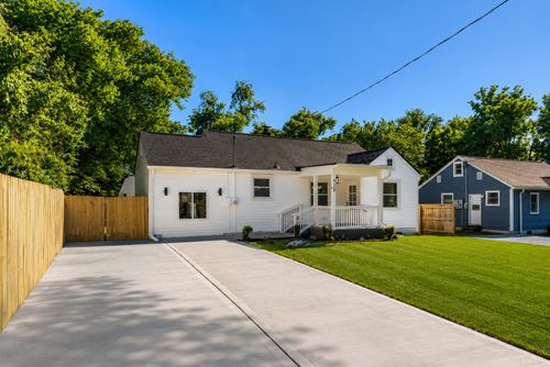 928 Chickasaw Ave, Nashville, TN, 37207-5227 | Card Image