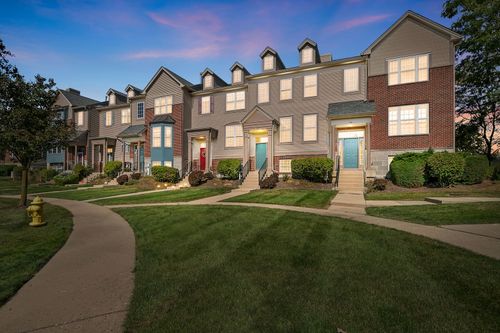 42 Village Station Ln, Grayslake, IL, 60030-2427 | Card Image