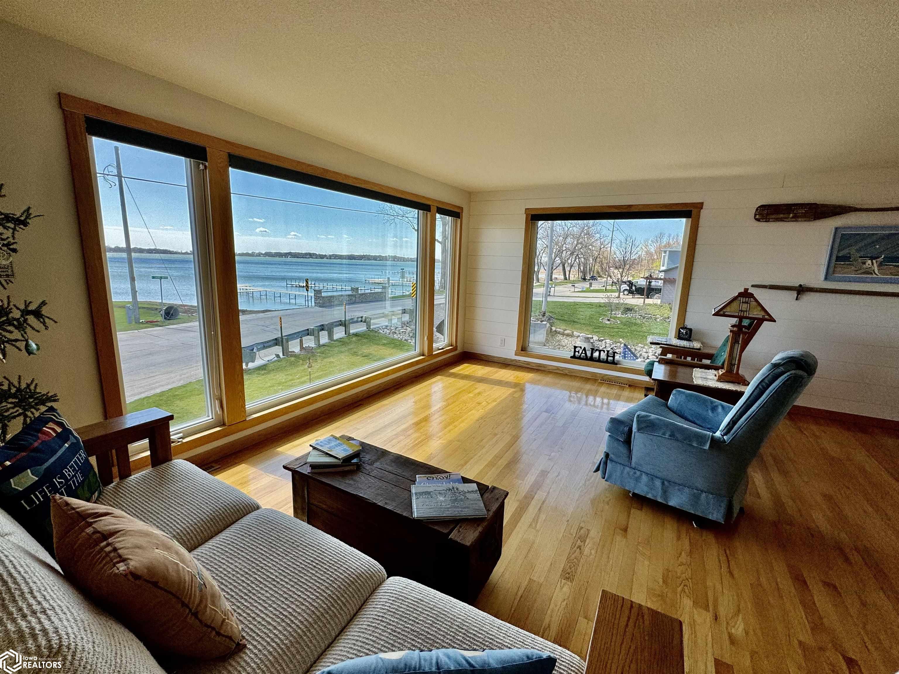 Shore Dr, Clear Lake, IA 50428
