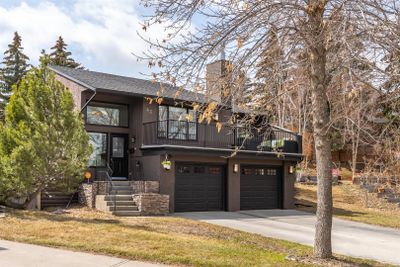 43 Strathcona Pl Sw, House detached with 4 bedrooms, 3 bathrooms and 4 parking in Calgary AB | Image 1