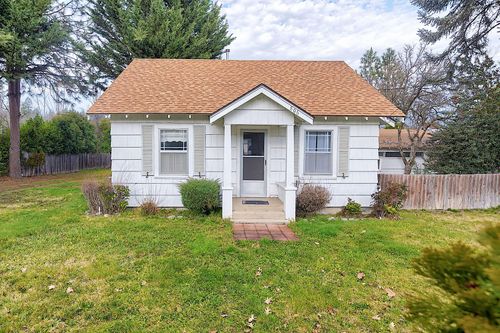 806 Se Grandview Avenue, Grants Pass, OR, 97527 | Card Image