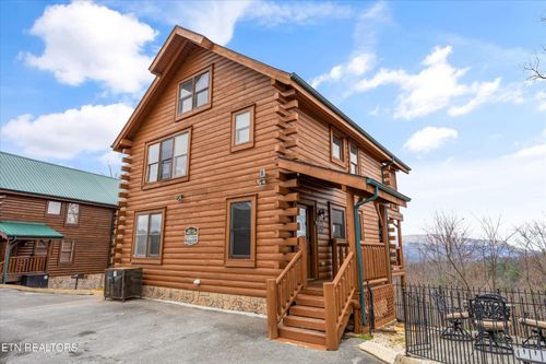 2833 White Oak Ridge Ln, Sevierville, TN, 37862-6164 | Card Image