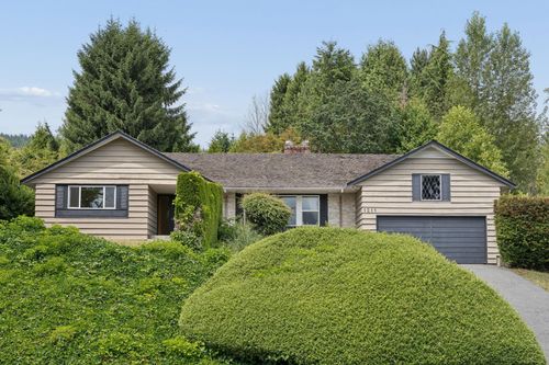 1211 Chartwell Dr, West Vancouver, BC, V7S2R1 | Card Image
