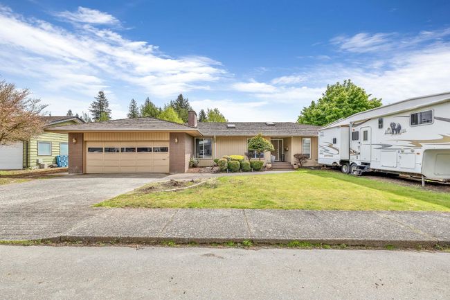 34128 Larch Street, House other with 4 bedrooms, 4 bathrooms and 4 parking in Abbotsford BC | Image 2