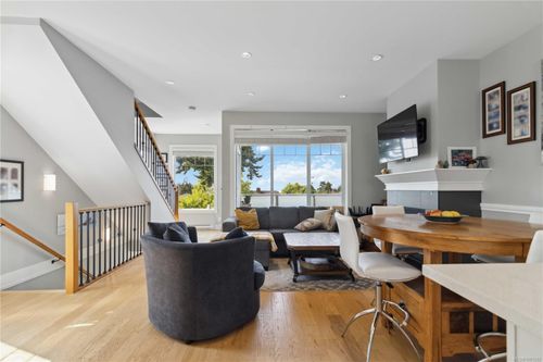 4-521 Foster St, Esquimalt, BC, V9A6R8 | Card Image