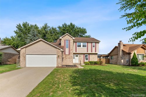 19296 Shadyside St, Livonia, MI, 48152-1317 | Card Image