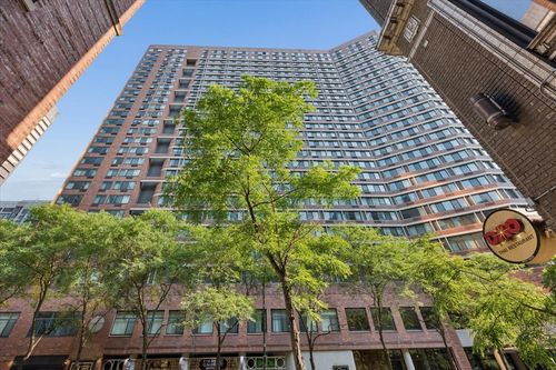 2706-211 E Ohio St, Chicago, IL, 60611-7216 | Card Image