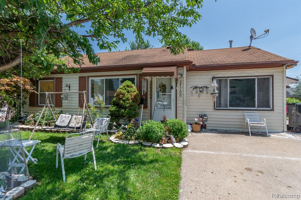 Woodmont St, Roseville, MI 48066