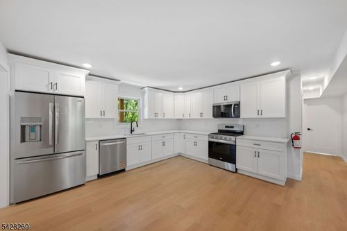 3 Meadow Rd, Edison, NJ, 08817-5659 | Card Image