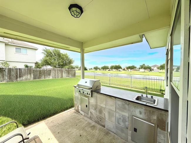 Outdoor Kitchen with Lakeview | Image 7