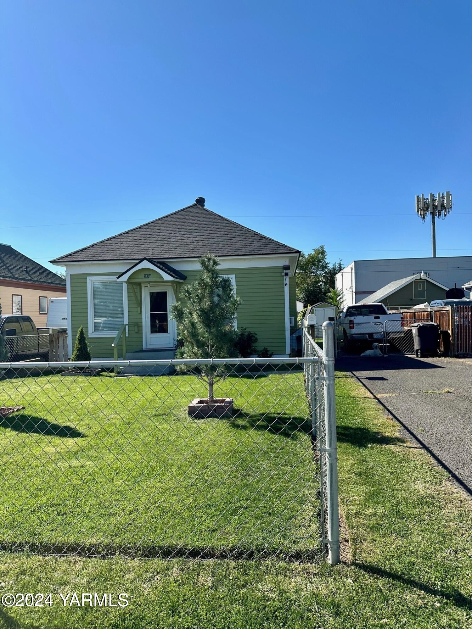 10th Ave, Yakima, WA 98902