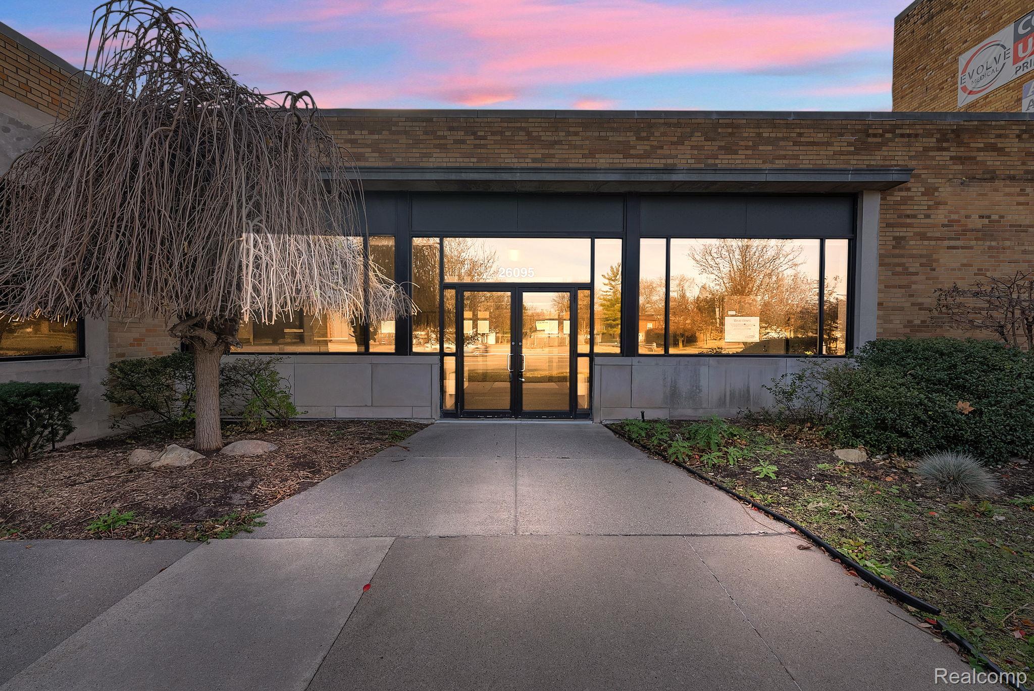 Commercial Lease in Redford Charter Township 4