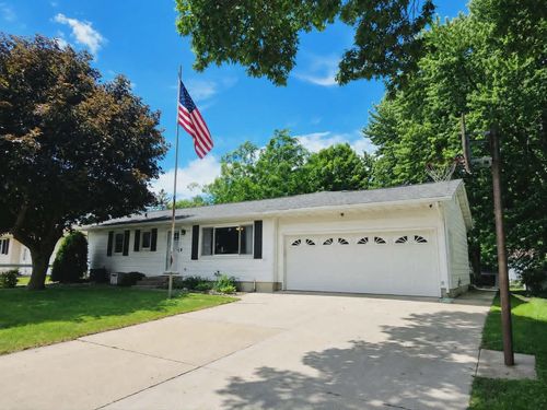 1204 8th St Se, Waseca, MN, 56093-3907 | Card Image
