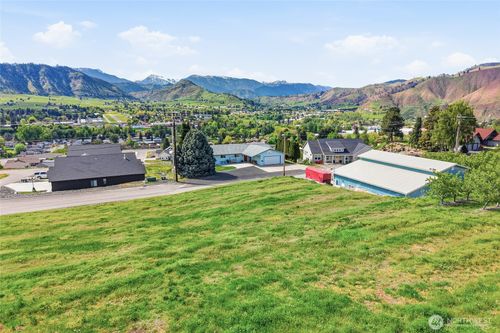 333 Kennedy Road, Cashmere, WA, 98815 | Card Image