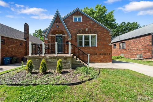 8510 Antler Dr, Richmond Heights, MO, 63117-1320 | Card Image