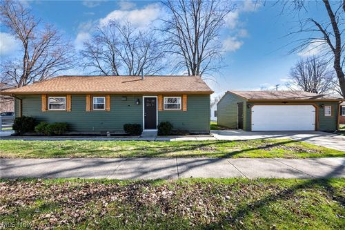 9268 Jordan Dr, Mentor, OH, 44060-1064 | Card Image
