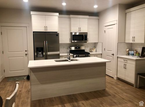 245 E Brigham Ln, North Salt Lake, UT, 84054-2321 | Card Image