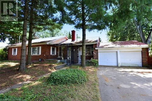 6692 Barker St, Niagara Falls, ON, L2G1Z2 | Card Image