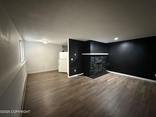 apt-f5-8520 Boundary Ave, Anchorage, AK, 99504-1463 | Card Image