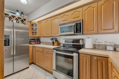 204 - 18860 Nw 57th Ave, Condo with 2 bedrooms, 2 bathrooms and null parking in Hialeah FL | Image 3