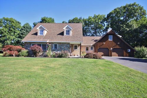 138 Round Hill Rd, Walden, NY, 12586-3204 | Card Image