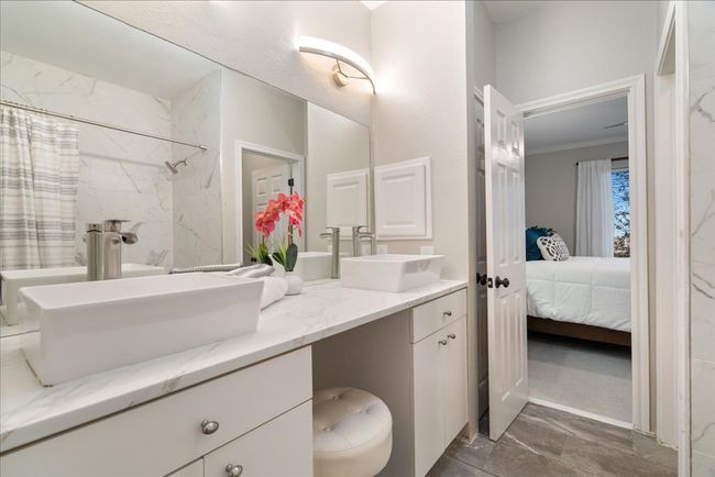 Dual Vanities | Image 20