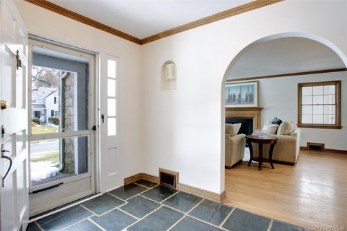 448 Abbey Rd N, Manhasset, NY, 11030 | Card Image