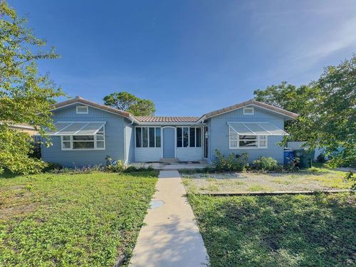 902 Ne 34th St, Oakland Park, FL, 33334-2816 | Card Image