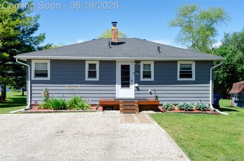337 Lansing Dr, Waterford, MI, 48328-3038 | Card Image