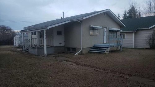 114 3 Ave Ne, Mclennan, AB, T0H2L0 | Card Image