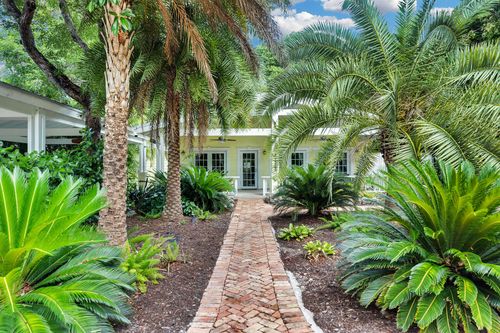 141 Plantation Blvd, Islamorada, FL, 33036-3002 | Card Image