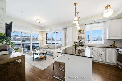 112-16 Concord Pl, Grimsby, ON, L3M0J1 | Card Image