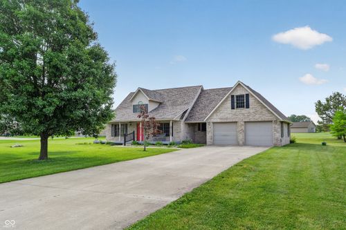 3305 E Waterview Dr, Muncie, IN, 47302-8344 | Card Image