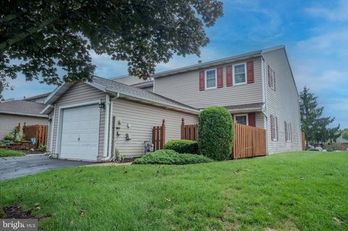 401 Bentwood Ln, YORK, PA, 17408-1002 | Card Image