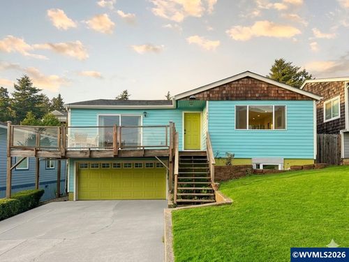 645 Se 4th St, Newport, OR, 97365-4313 | Card Image