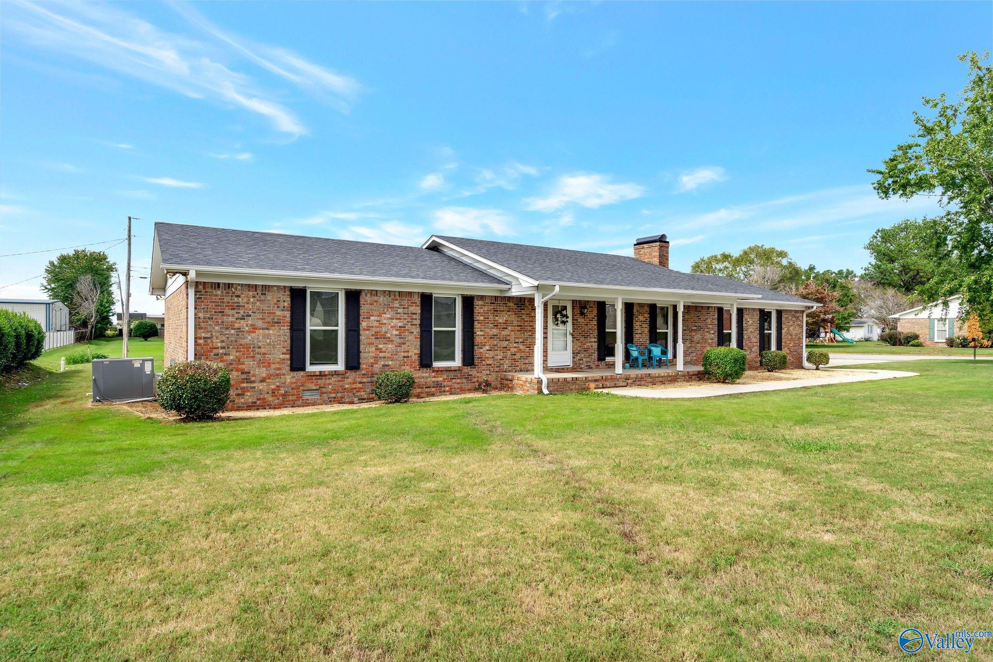 Glenn Valley Dr, Athens, AL 35611