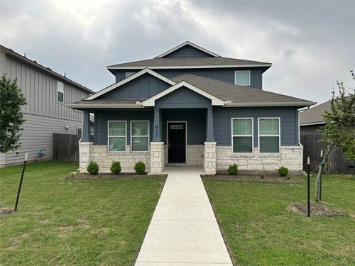 912 Main St, Hutto, TX, 78634-2384 | Card Image