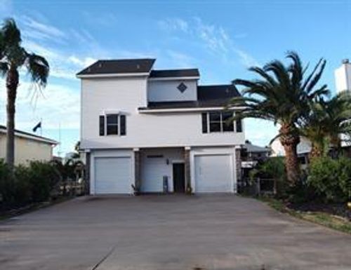 1318 Hawaii Dr, Tiki Island, TX, 77554-6142 | Card Image