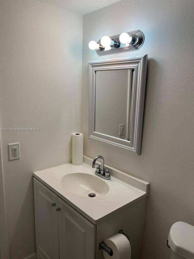 APT-205 - 16508 Ne 26 Th Ave, Condo with 2 bedrooms, 2 bathrooms and null parking in North Miami Beach FL | Image 11