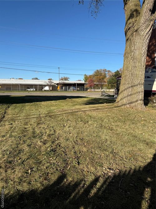 0 0 15 Mile Lot 1 Cstrc Road, Clinton Charter Township, MI, 48035 | Card Image