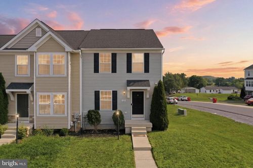 12 Britania Ct, MARTINSBURG, WV, 25405-5742 | Card Image