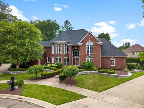 52376 Woodside Ct, Shelby Township, MI, 48315-2414 | Card Image