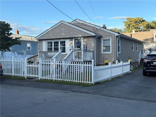 11 Glen St, North Providence, RI, 02911-2703 | Card Image