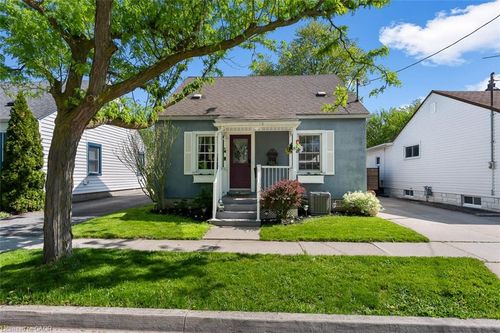 8 Coventry St, St. Catharines, ON, L2R2X5 | Card Image
